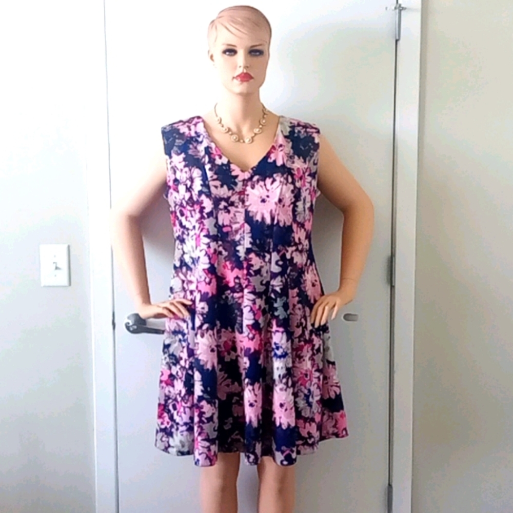 EUC Fit-n-Flair Floral Dress
